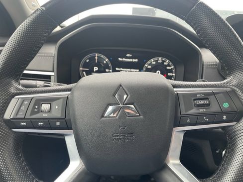 Used 2024 Mitsubishi Outlander 4WD Plug-In Hybrid image 12