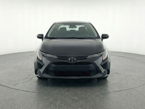 Used 2025 Toyota Corolla LE image 2