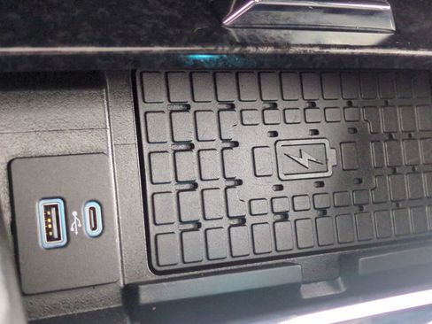 Used 2023 Ford Expedition Limited image 34