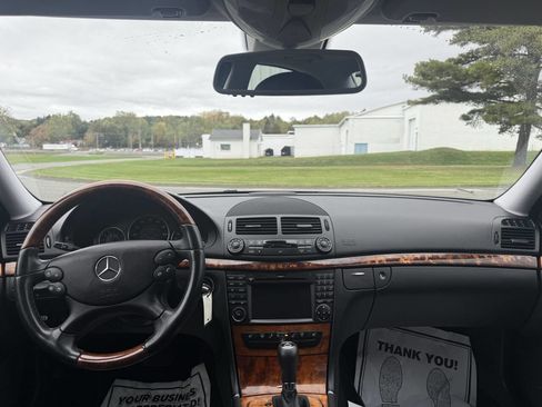 Used 2009 Mercedes-Benz E 350 4MATIC Sedan image 16
