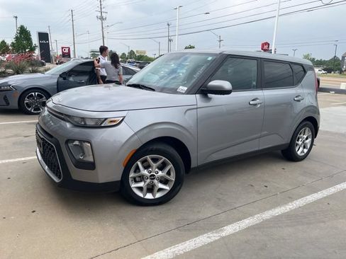 Used 2022 Kia Soul LX w/ Technology Package FWD image 4