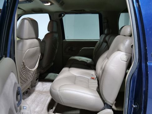 Used 1999 GMC Suburban 4WD w/ Marketing Opt Pkg 3 image 6