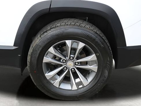 Used 2025 Chevrolet Equinox LT w/ Convenience Package II FWD image 9