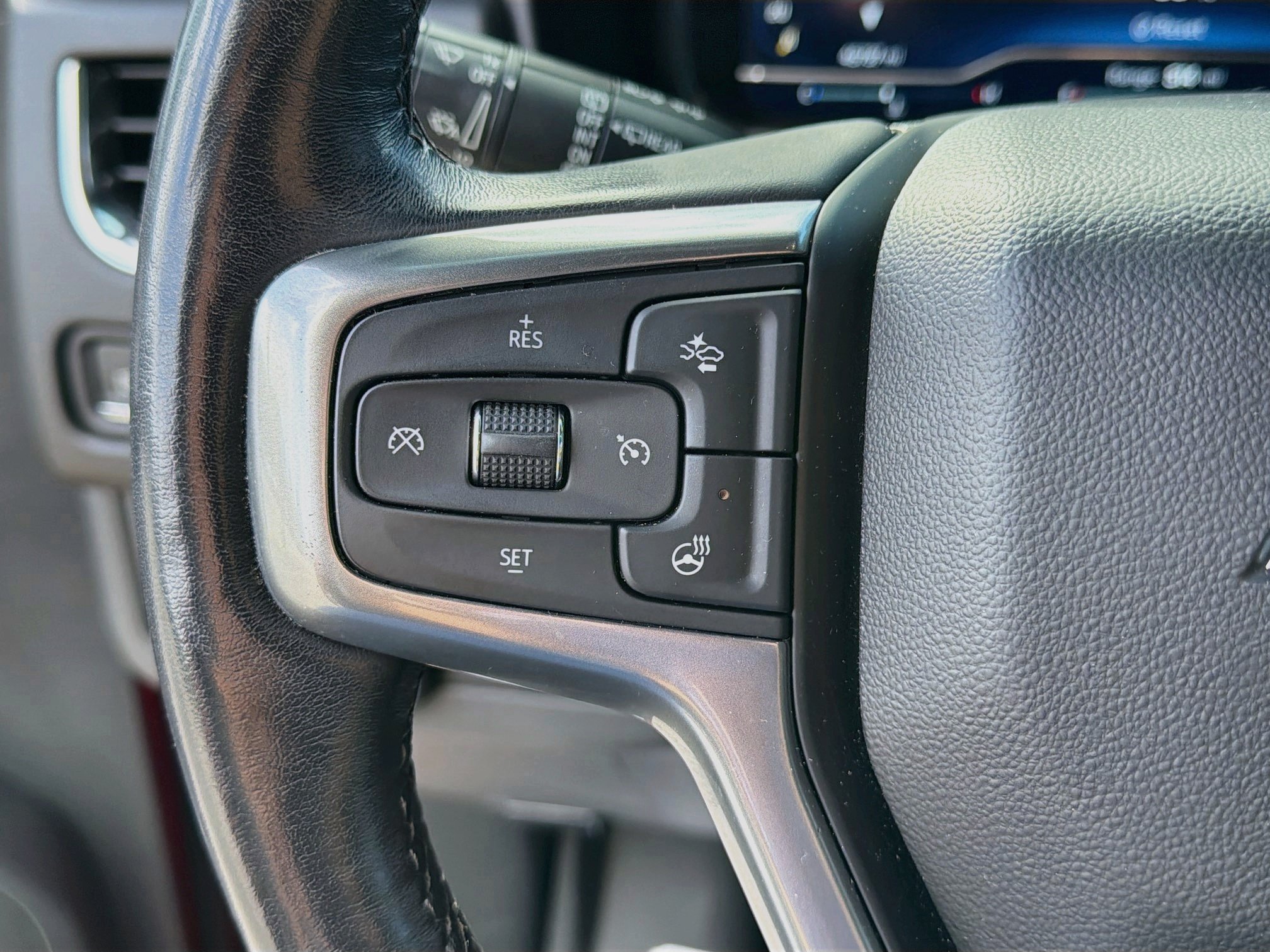 Used 2022 Chevrolet Tahoe Z71 w/ Luxury Package AWD/4WD image 40