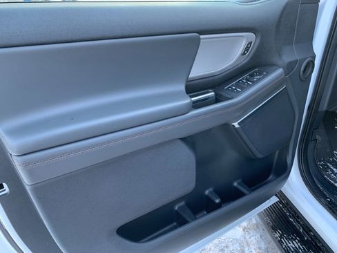 Used 2025 Ford Expedition Active image 24