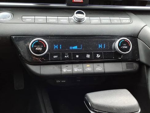 Used 2024 Hyundai Elantra SEL image 34