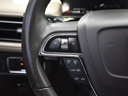 Used 2022 Lincoln Nautilus FWD w/ Premium Package image 8