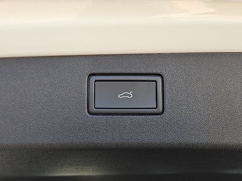 New 2026 Volkswagen Tiguan SE image 7