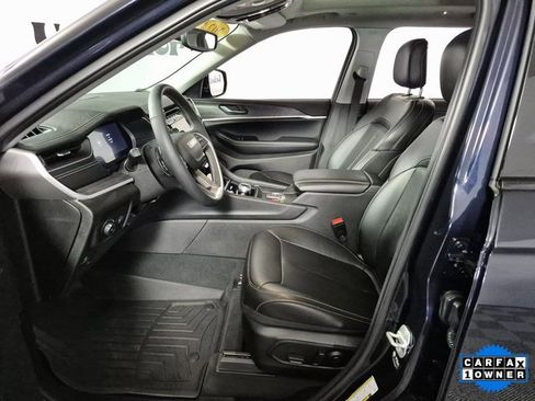 Used 2024 Jeep Grand Cherokee L Limited w/ Black Appearance Package image 9