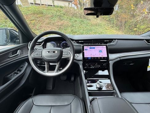 New 2025 Jeep Grand Cherokee L Limited image 11