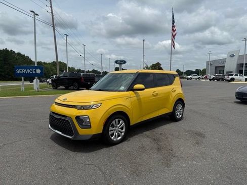 Used 2020 Kia Soul LX FWD image 3