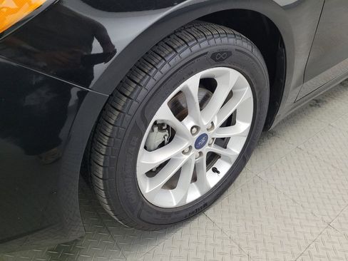 Used 2020 Ford Fusion SE FWD image 31