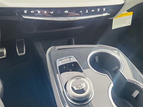 New 2026 Cadillac Optiq Luxury 2 image 15