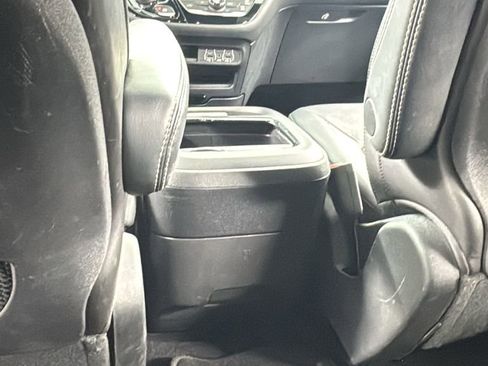 Used 2024 Chrysler Pacifica Select image 43