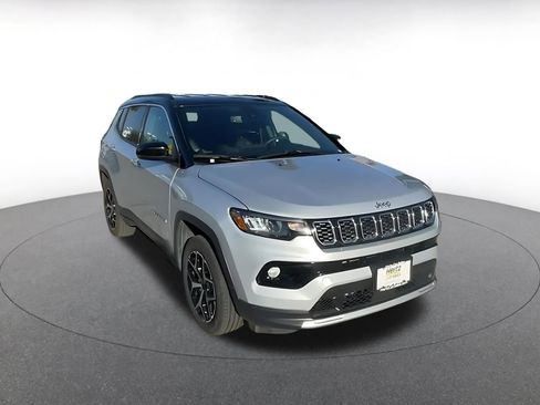 Used 2025 Jeep Compass Limited image 3