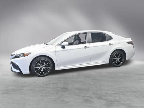 Used 2024 Toyota Camry SE FWD image 2
