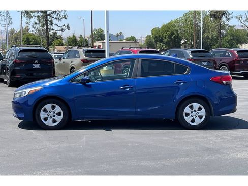 Used 2017 Kia Forte LX FWD image 3
