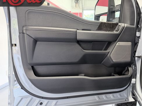 Used 2026 Ford F250 Lariat w/ Black Appearance Package AWD/4WD image 6