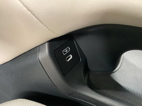 Certified 2026 Honda HR-V LX image 21