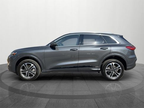 Used 2025 Audi Q5 Premium w/ Convenience Package image 4