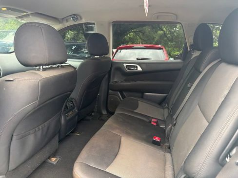 Used 2017 Nissan Pathfinder SV FWD image 11