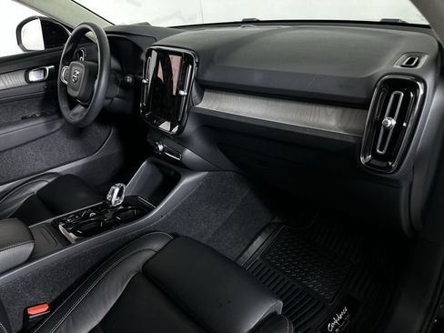 Used 2023 Volvo XC40 B5 Plus AWD/4WD image 30