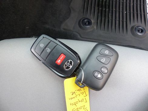 Used 2025 Toyota Tacoma SR5 AWD/4WD image 58