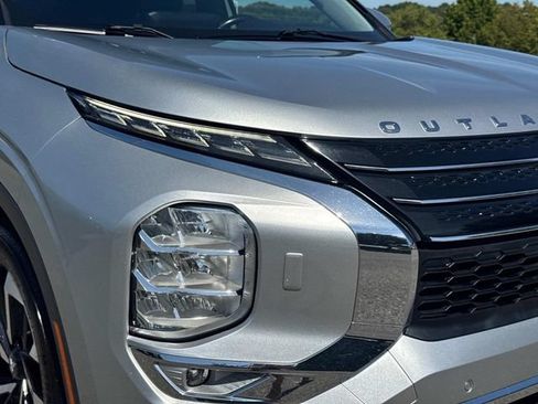 Used 2022 Mitsubishi Outlander SE AWD/4WD image 11
