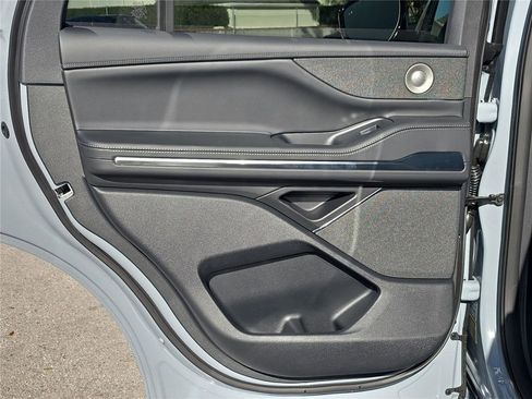 New 2026 Lincoln Navigator Reserve w/ Jet Appearance Package image 12