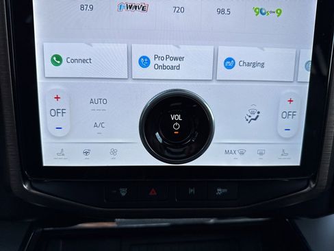 Used 2024 Ford F150 Lightning Lariat image 17