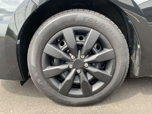 Used 2017 Toyota Corolla LE FWD image 10