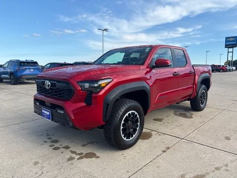 Used 2024 Toyota Tacoma TRD Off-Road w/ TRD Off Road Upgrade Package AWD/4WD image 5