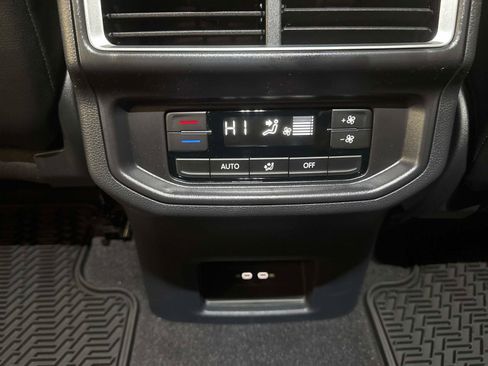 New 2026 Volkswagen Atlas SE image 16