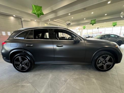 Used 2024 Mercedes-Benz GLC 300 4MATIC image 9