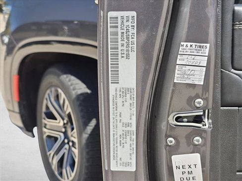 Used 2024 Jeep Wagoneer L Series II w/ Flexible Seating Group AWD/4WD image 13