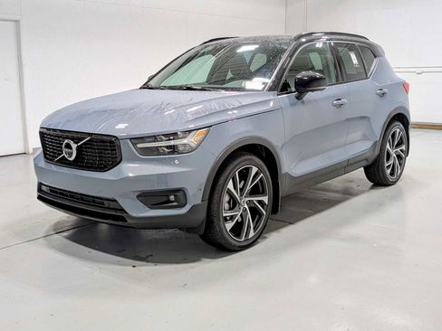 Used 2021 Volvo XC40 T5 R-Design w/ Advanced Package image 1