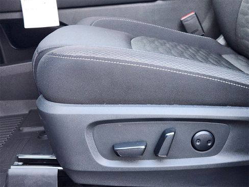 New 2025 Nissan Pathfinder SV image 18