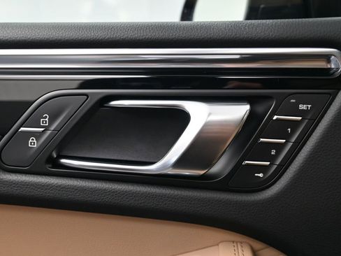 Used 2026 Porsche Macan AWD/4WD image 18