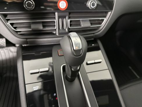 New 2026 Porsche Macan image 33