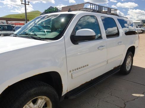 Used 2009 Chevrolet Suburban LT w/ Luxury Package AWD/4WD image 7