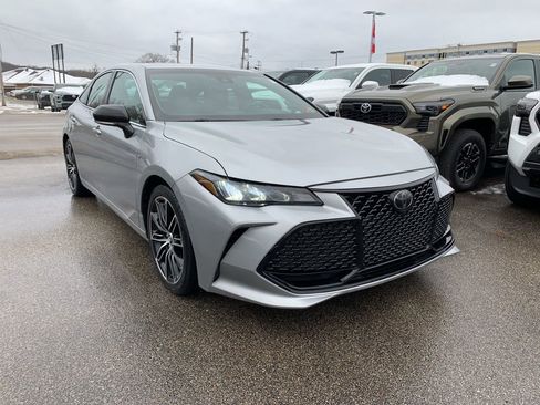 Used 2019 Toyota Avalon XSE image 2