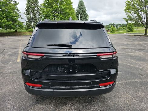 Used 2023 Jeep Grand Cherokee Limited w/ Black Appearance Package AWD/4WD image 5