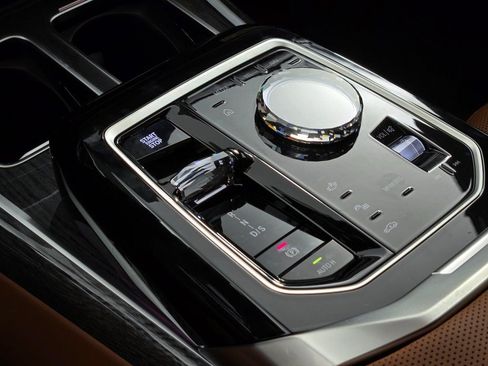 New 2026 BMW 750e xDrive image 21