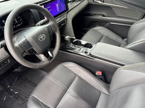 Used 2025 Toyota Camry XLE image 4