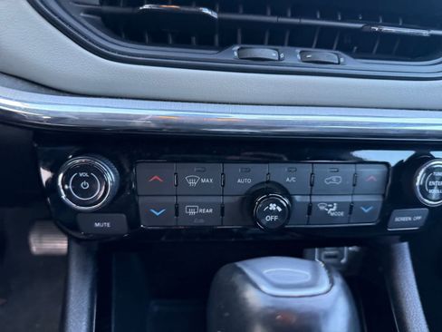 Used 2023 Jeep Compass Limited AWD/4WD image 17