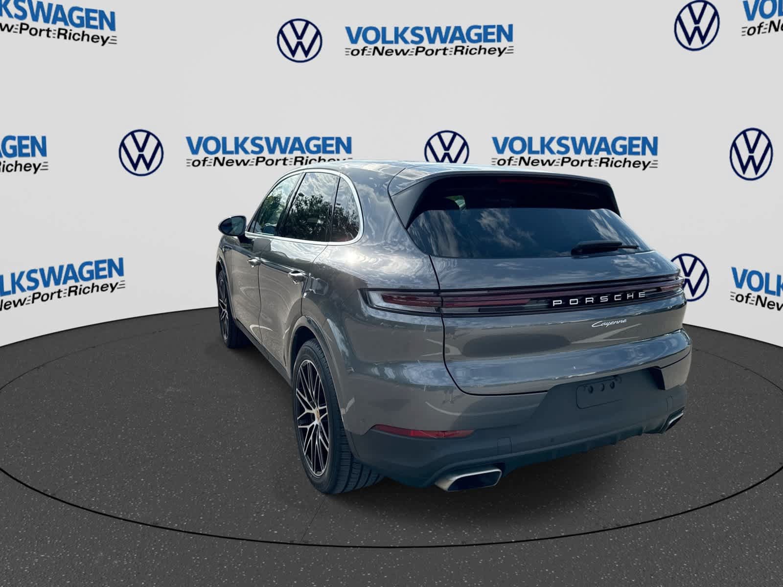 Used 2025 Porsche Cayenne AWD/4WD image 12