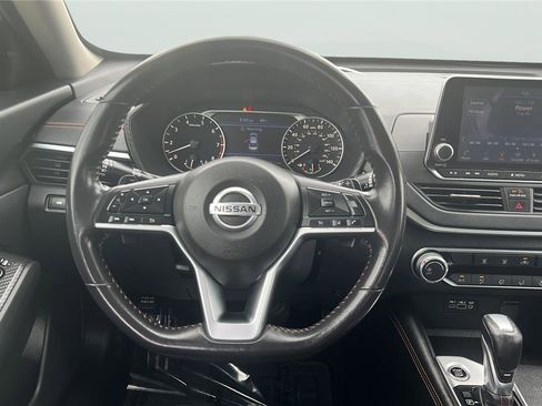 Used 2022 Nissan Altima 2.5 SR FWD image 11