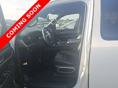 Used 2023 Jeep Wagoneer L Series III w/ Preferred Equipment Group AWD/4WD image 6