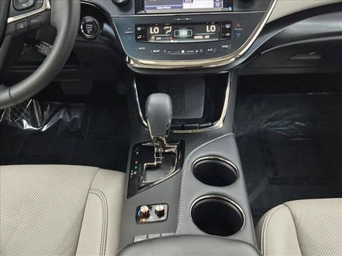 Used 2016 Toyota Avalon Limited w/ Toyota Safety Sense Package FWD image 12