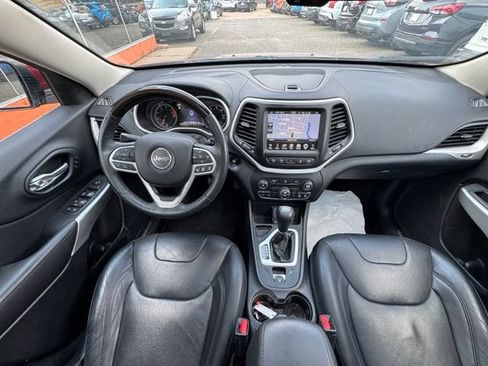 Used 2017 Jeep Cherokee Overland w/ Technology Group FWD image 16